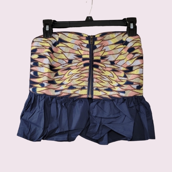 New embroidered ruffle top - Picture 1 of 1